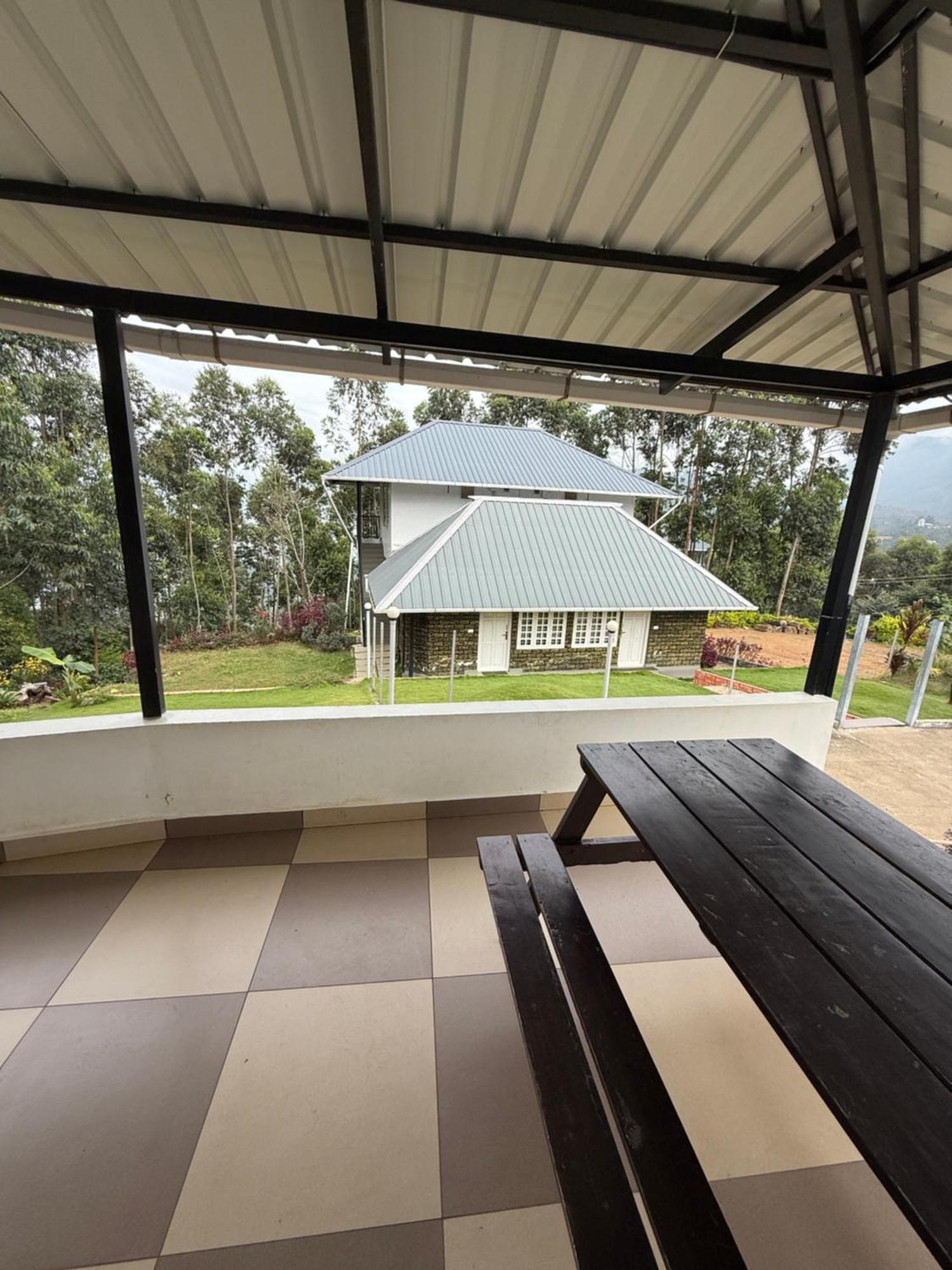 Honey Rock Hotel Kanthalloor Exterior photo