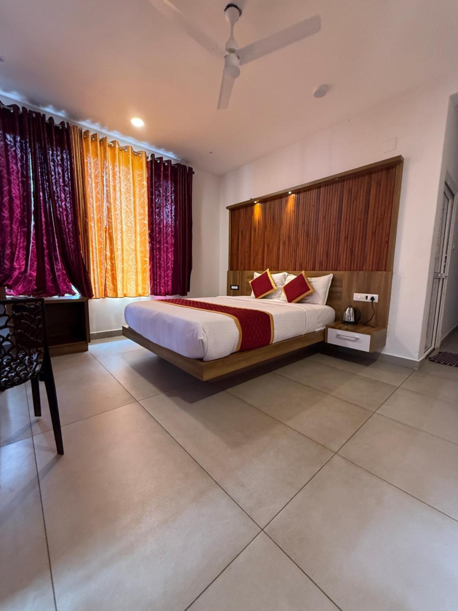 Honey Rock Hotel Kanthalloor Exterior photo
