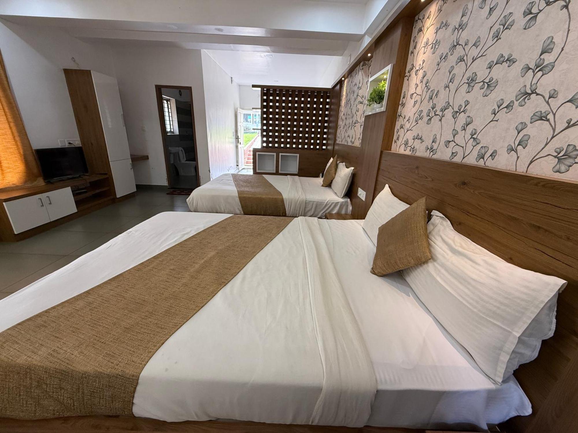 Honey Rock Hotel Kanthalloor Exterior photo
