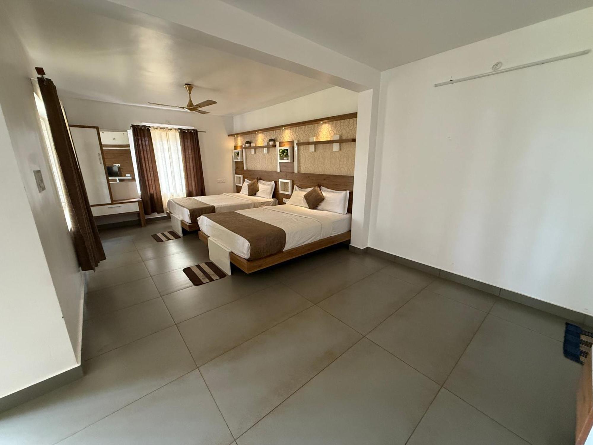 Honey Rock Hotel Kanthalloor Exterior photo